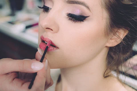 What to look for when booking a beauty course Northern Ireland image